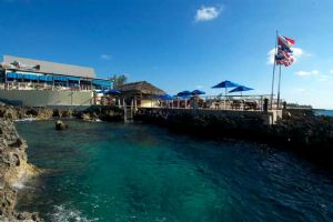 A Cayman classic! Fine dining, friendly service and lively oceanside bar